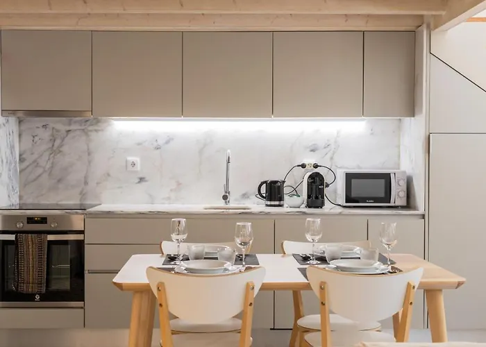 Stunning Duplex W/ Patio By Lovelystay * Πόρτο