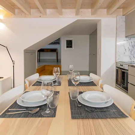 Stunning Duplex W/ Patio By Lovelystay *