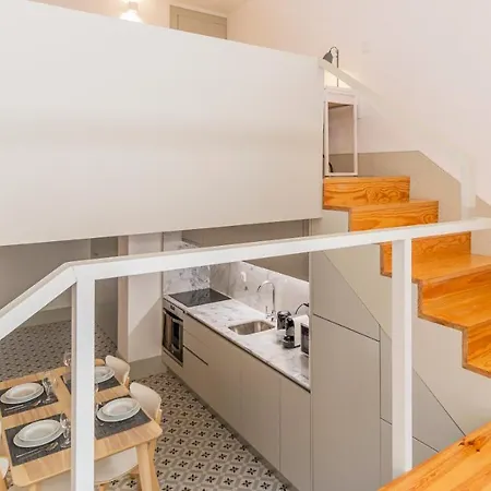 Stunning Duplex W/ Patio By Lovelystay Apartment