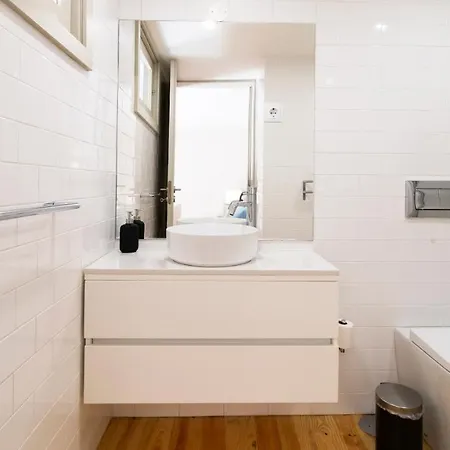 Stunning Duplex W/ Patio By Lovelystay Apartment Porto