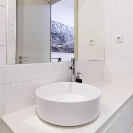 Stunning Duplex W/ Patio By Lovelystay Apartment *