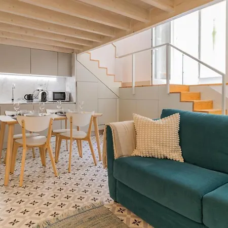 Stunning Duplex W/ Patio By Lovelystay Porto