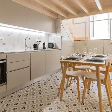 Stunning Duplex W/ Patio By Lovelystay * بورتو