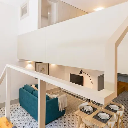 Stunning Duplex W/ Patio By Lovelystay Apartment