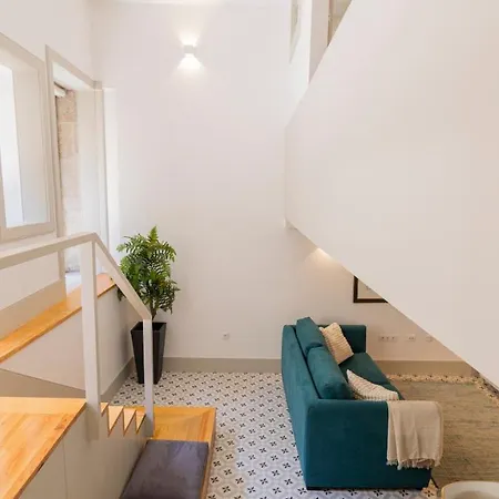 Stunning Duplex W/ Patio By Lovelystay Порту