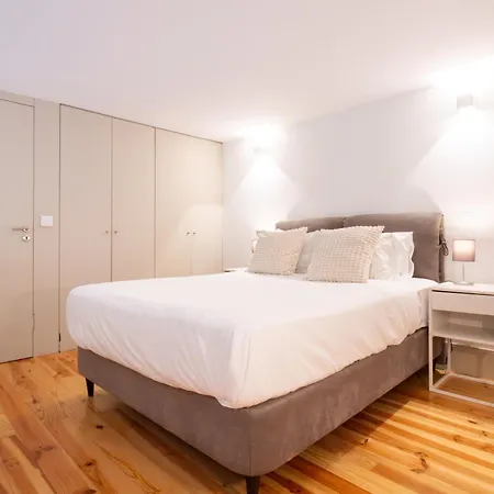 Stunning Duplex W/ Patio By Lovelystay Porto