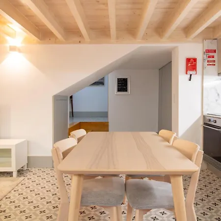 Stunning Duplex W/ Patio By Lovelystay Apartament