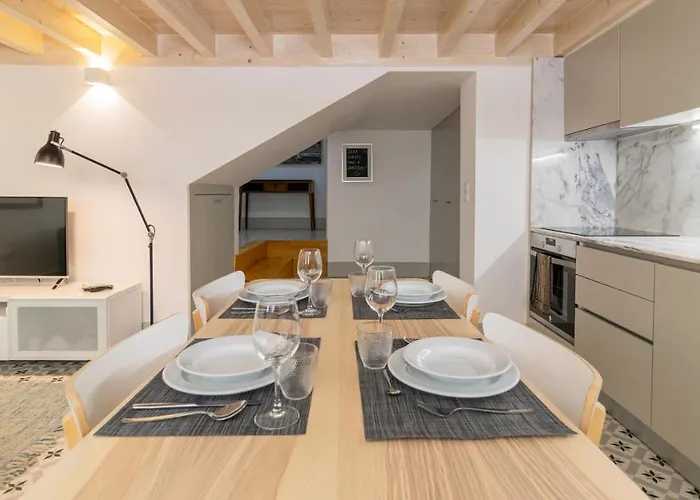 Stunning Duplex W/ Patio By Lovelystay *