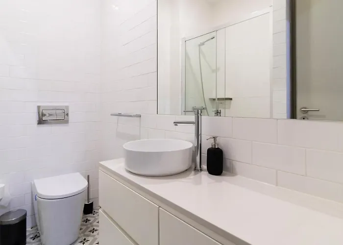 Stunning Duplex W/ Patio By Lovelystay