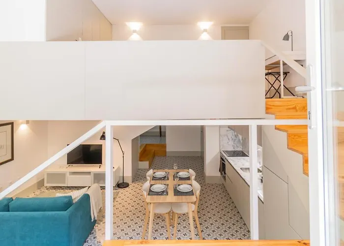 Stunning Duplex W/ Patio By Lovelystay Appartamento