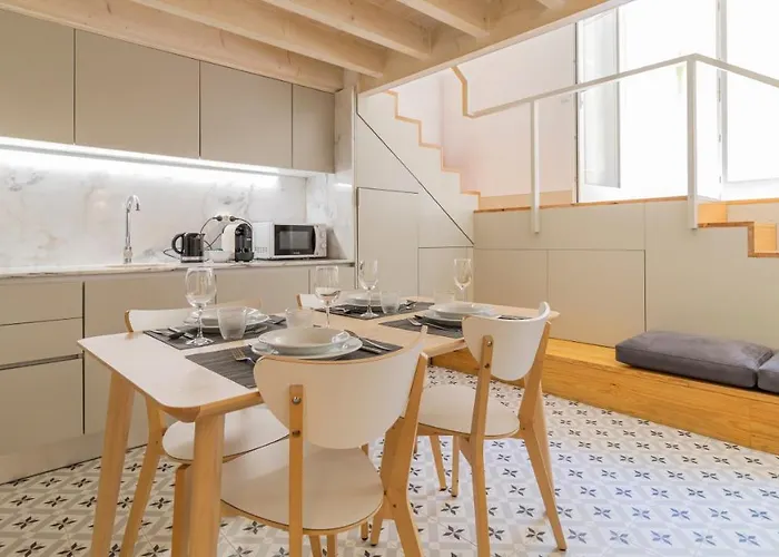 Stunning Duplex W/ Patio By Lovelystay Appartamento Oporto