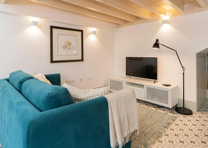 Stunning Duplex W/ Patio By Lovelystay