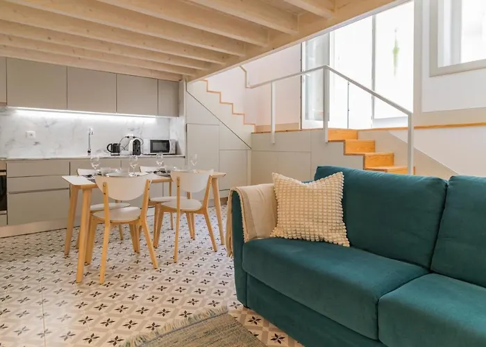 Stunning Duplex W/ Patio By Lovelystay Oporto