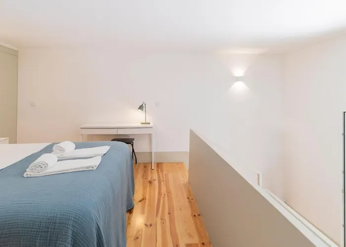 Stunning Duplex W/ Patio By Lovelystay Appartamento