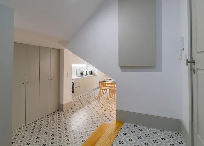 Stunning Duplex W/ Patio By Lovelystay Oporto