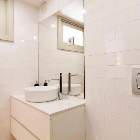 Stunning Duplex W/ Patio By Lovelystay *