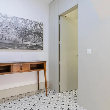 Stunning Duplex W/ Patio By Lovelystay Apartament