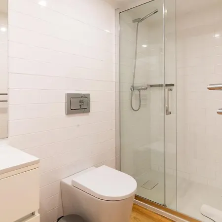 Stunning Duplex W/ Patio By Lovelystay Apartamento