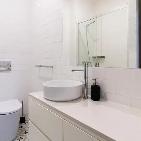 Stunning Duplex W/ Patio By Lovelystay