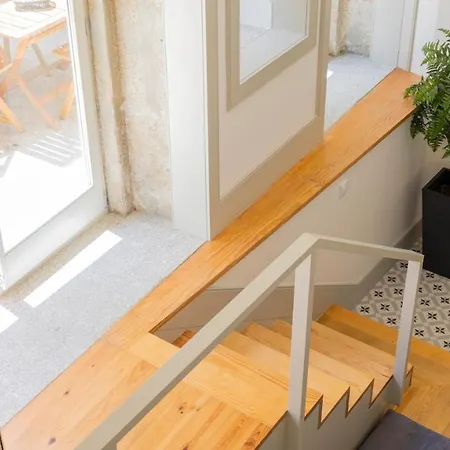 Stunning Duplex W/ Patio By Lovelystay פורטו