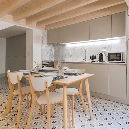 Stunning Duplex W/ Patio By Lovelystay * Porto