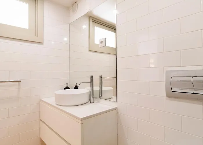 Stunning Duplex W/ Patio By Lovelystay *