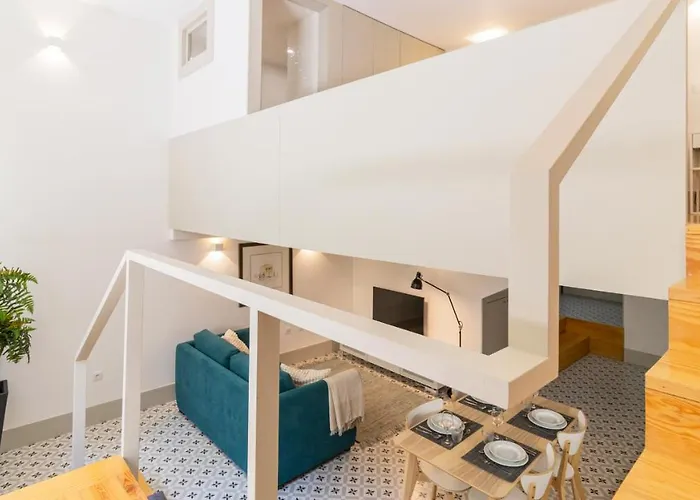 Stunning Duplex W/ Patio By Lovelystay Apartmán